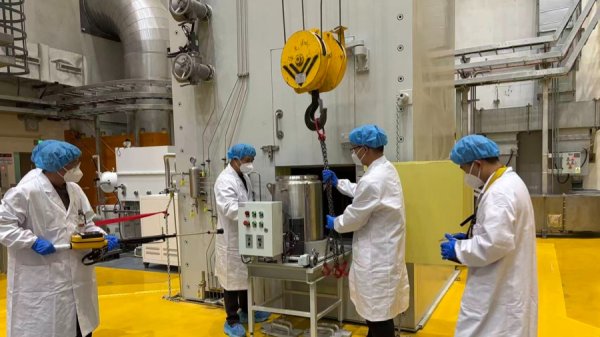 利鸿网 从上海到戈壁荒漠，他们跨越2000公里，16年拓荒第四代先进核能